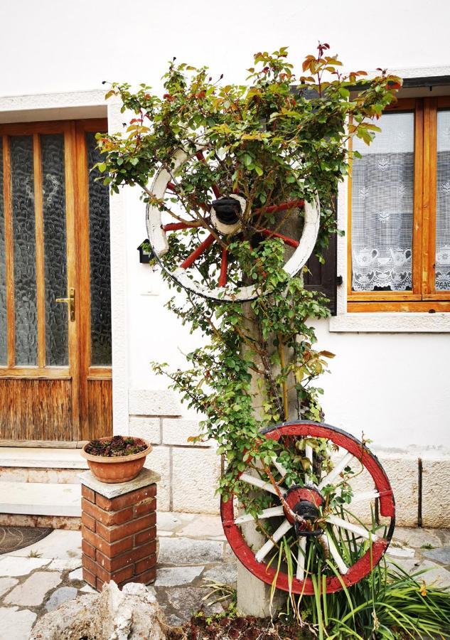 Villa Casa Rustica Con Giardino Caprino Veronese Esterno foto